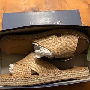 Universal Thread sandals